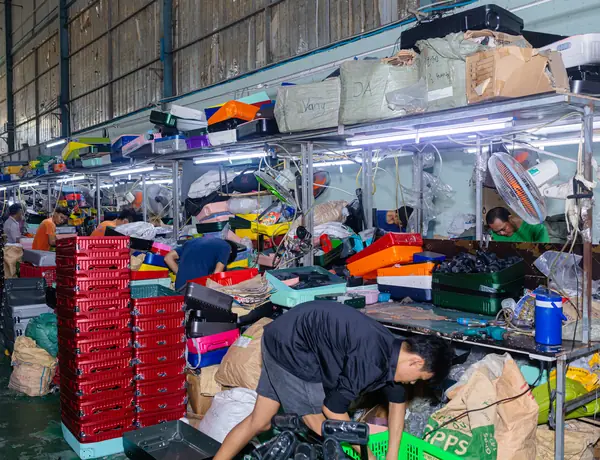 Hình ảnh thực tế xưởng sản xuất vali Ino Store 1