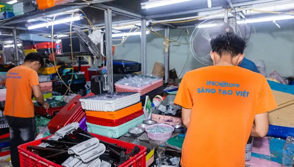 Hình ảnh thực tế xưởng sản xuất vali Ino Store 2