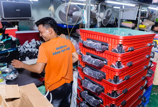 Hình ảnh thực tế xưởng sản xuất vali Ino Store 4