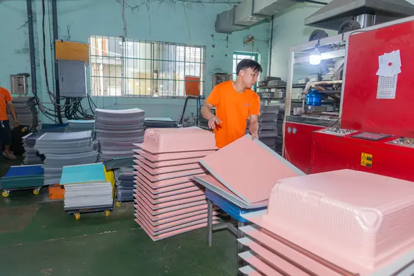 Hình ảnh thực tế xưởng sản xuất vali Ino Store 6