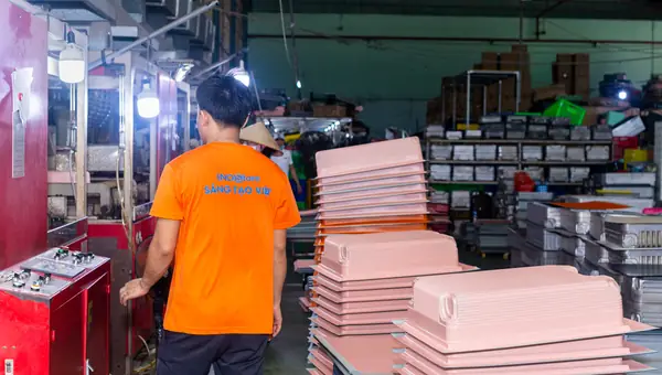 Hình ảnh thực tế xưởng sản xuất vali Ino Store 9