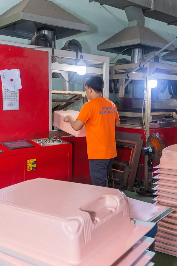 Hình ảnh thực tế xưởng sản xuất vali Ino Store 10