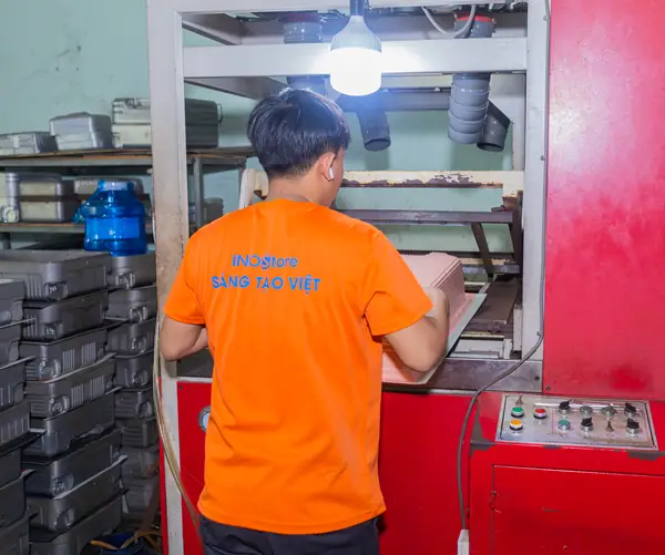 Hình ảnh thực tế xưởng sản xuất vali Ino Store 17