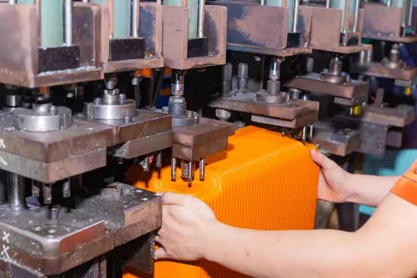 Hình ảnh thực tế xưởng sản xuất vali Ino Store 24
