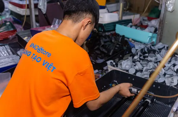 Hình ảnh thực tế xưởng sản xuất vali Ino Store 30
