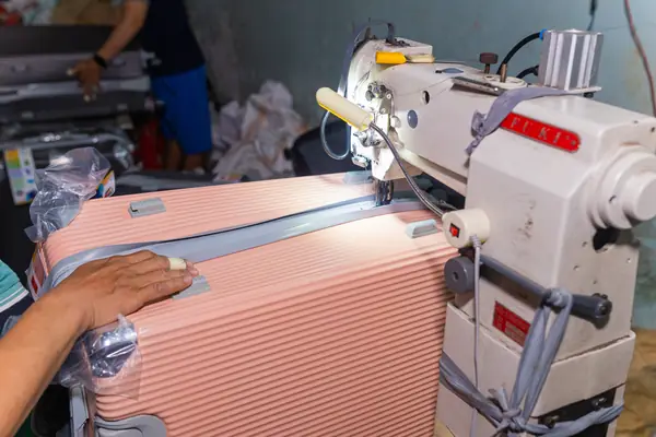 Hình ảnh thực tế xưởng sản xuất vali Ino Store 38