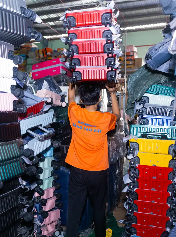 Hình ảnh thực tế xưởng sản xuất vali Ino Store 43
