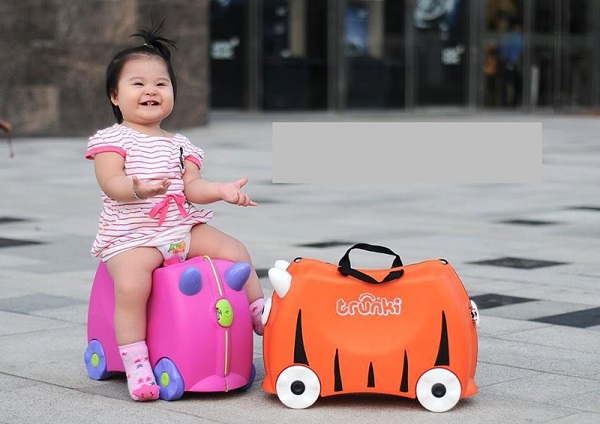 Vali kéo em bé in logo quà tặng khuyến mãi cho công ty sữa, đồ chơi trẻ em