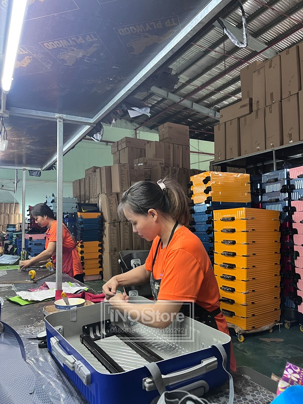 Quy trình sản xuất vali kéo siêu bền tại Xưởng sản xuất Ino Store