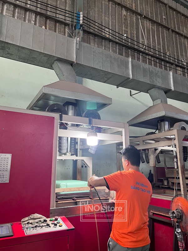 Quy trình sản xuất vali kéo siêu bền tại Xưởng sản xuất Ino Store