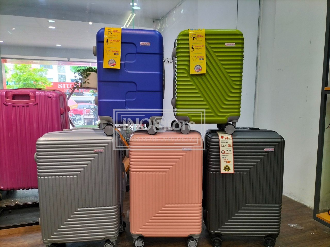 Đặt vali nhựa size 20 in logo cho nhân viên