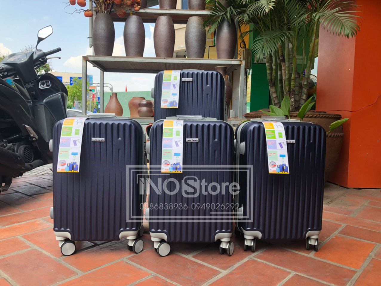Đặt vali nhựa size 20 in logo cho nhân viên