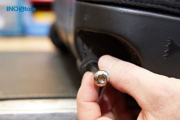 Hướng dẫn thay bánh xe vali tại nhà đơn giản, tiết kiệm chi phí